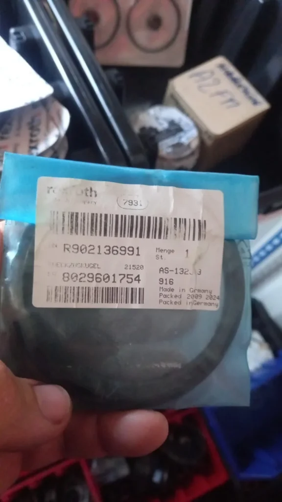 Element de reținere pompă hidraulică Rexroth R902136991