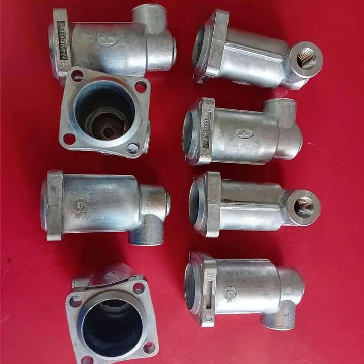 Fitinguri din aluminiu cu flanșă, cod 7ZAM130477, pentru Manitou, pe pânză roșie